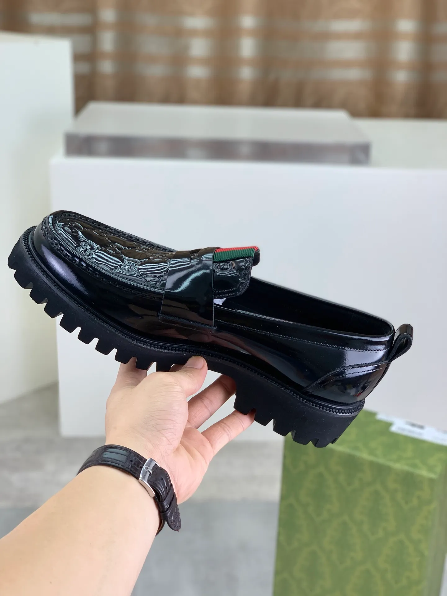 Factory price P840 💰💎💎💎Top version (original foam outsole) Brand: [GUCCi] Gucci's new business formal casual leather shoes Standard code: Men's size 39–45 (38 needs to be customized) Grade: Same style as the official website Original order quality Materials: Original open-edge beaded calfskin Water-dyed cowhide lining Original lightweight foam outsole Style category: Men's fashion Formal casual leather shoes, slip-on men's shoes series, young and fashionable, European and American trends, British style, casual matching, comfortable feet, color: multiple colors available, actual picture